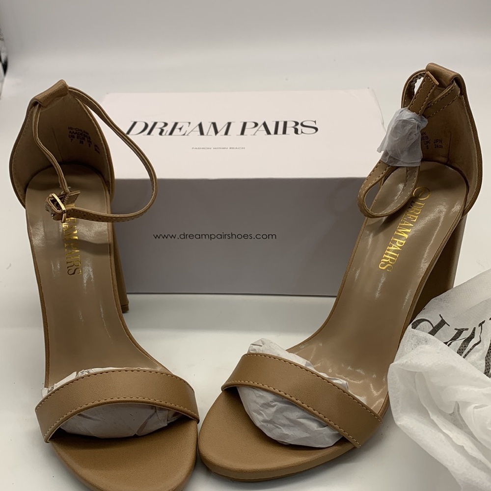 Dream Paris Beige High Chunky Heel with Ankle Strap size 7 NWT